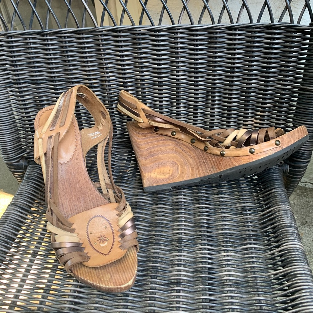 Leather wedge sandals